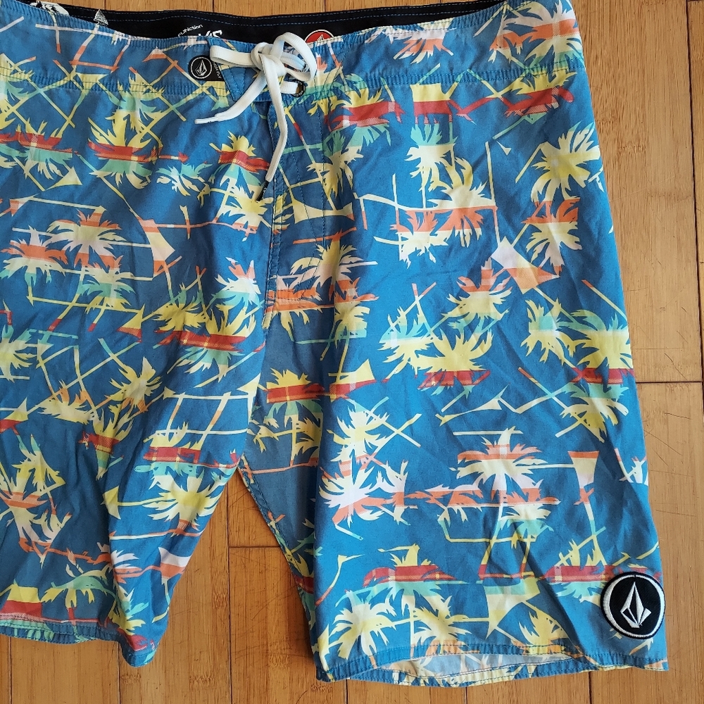 Volume cinch fly surf board shorts swim trunks40in